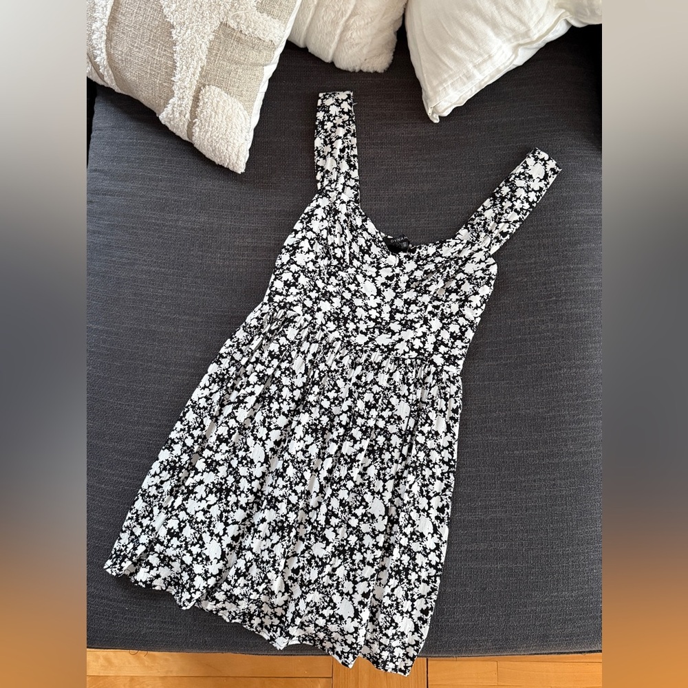 Floral Black and White Women's mini dress small